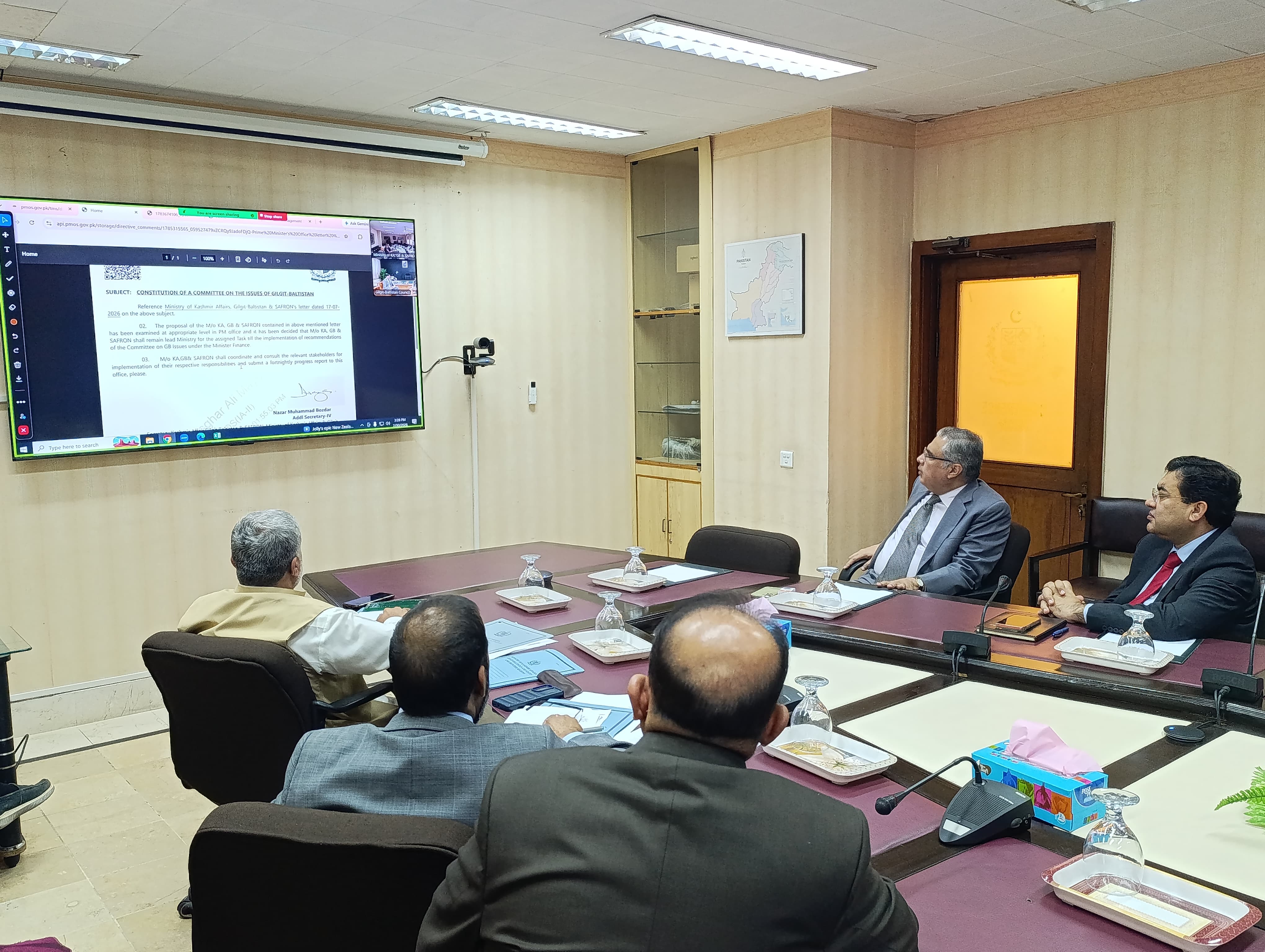 Internal consultation meeting chaired by the Secretary